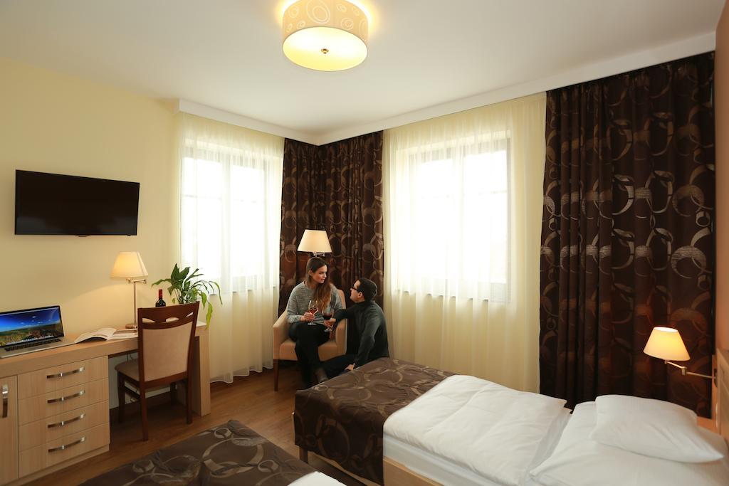 Hotel Tiffan'S Pinceszet Es Panzio Villány Pokoj fotografie