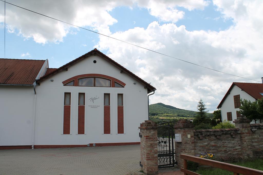 Hotel Tiffan'S Pinceszet Es Panzio Villány Exteriér fotografie