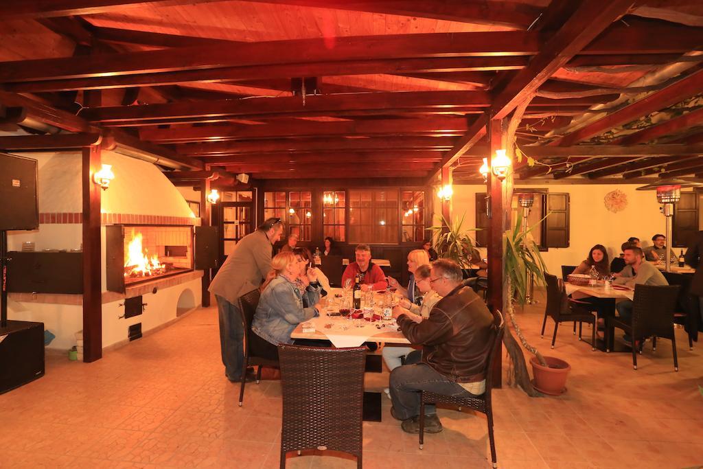Hotel Tiffan'S Pinceszet Es Panzio Villány Exteriér fotografie